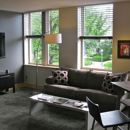 Suites At 118 Блумингтън Екстериор снимка