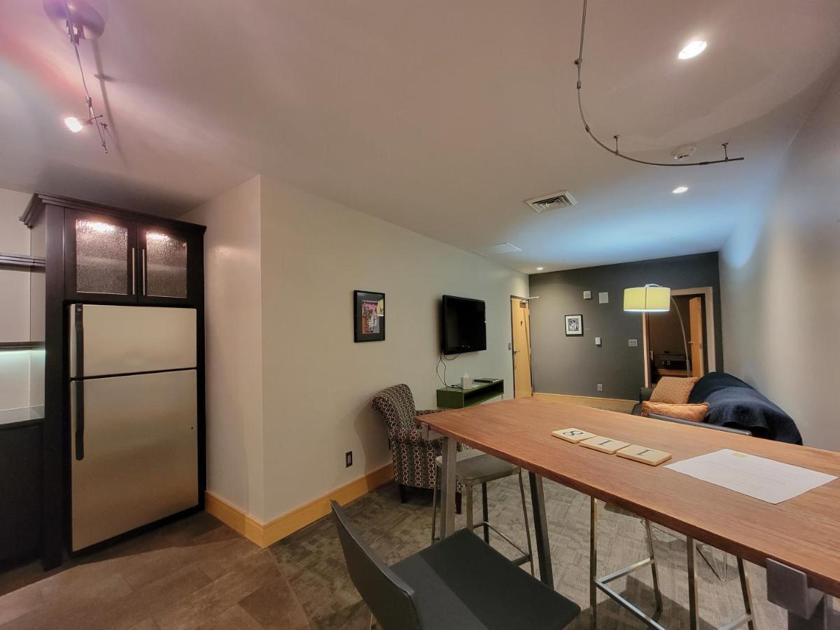 Suites At 118 Блумингтън Екстериор снимка