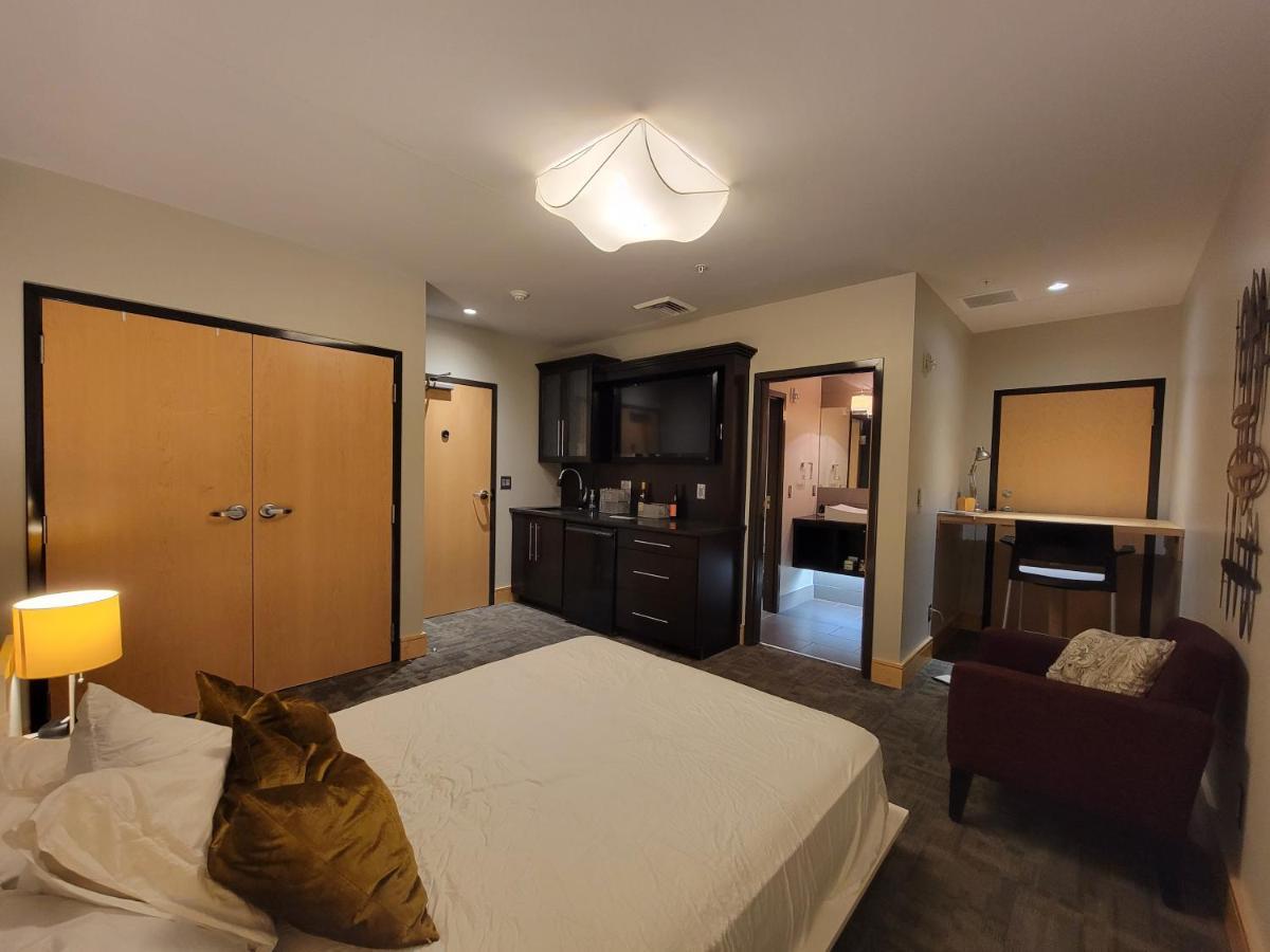 Suites At 118 Блумингтън Екстериор снимка