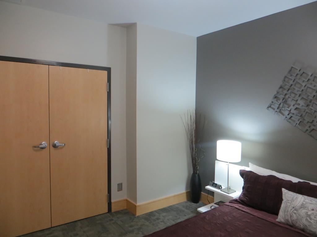 Suites At 118 Блумингтън Екстериор снимка